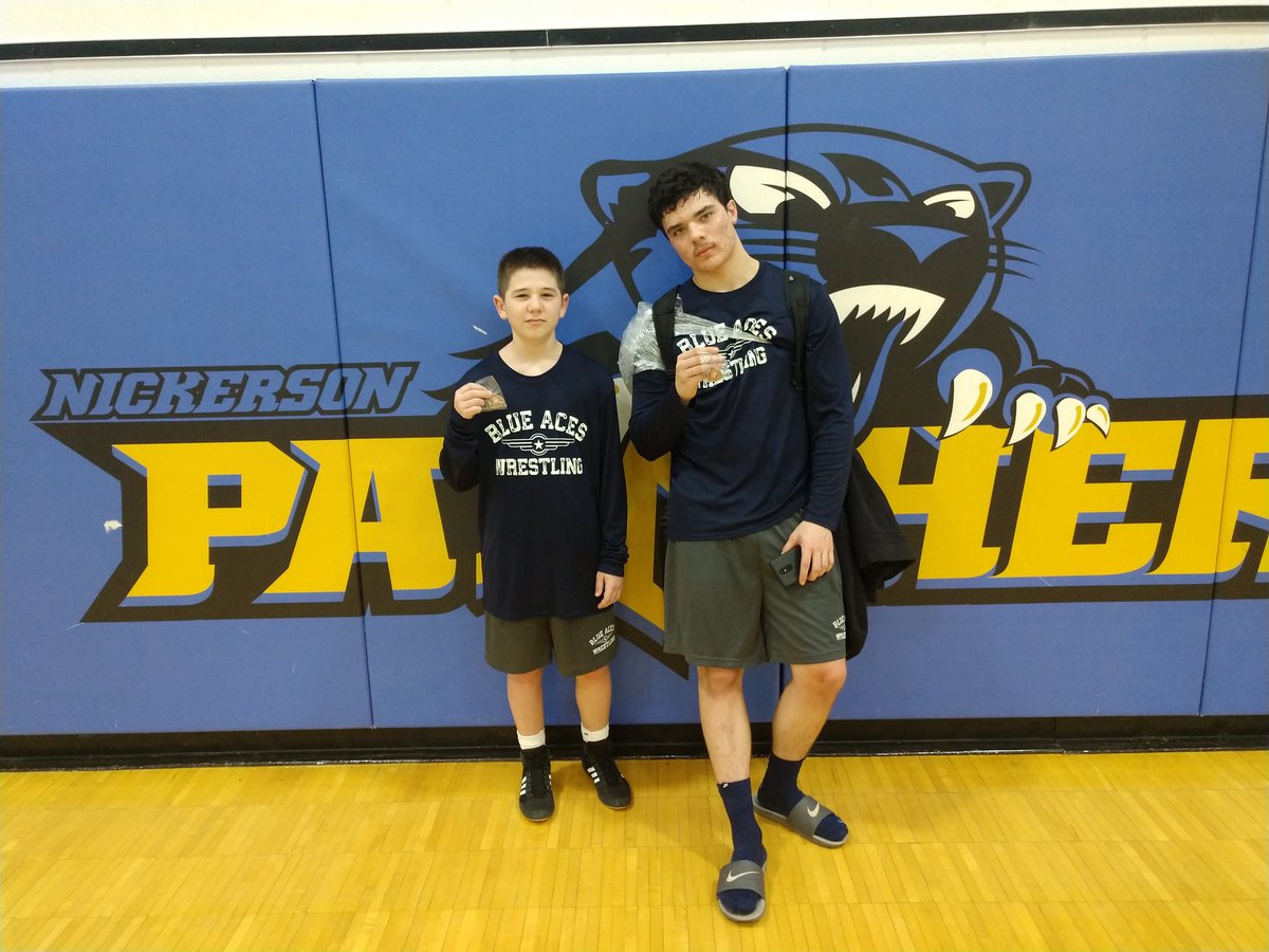 BlueAcesWrestle's tweet photo. Two placers today at Nickerson!
106 - Braden Hootman 4th
182 - Dakota Everett 4th
#BlueAcesWrestling
#RespectAllFearNone
#WeFlyTogether https://t.co/8xuom31MeZ