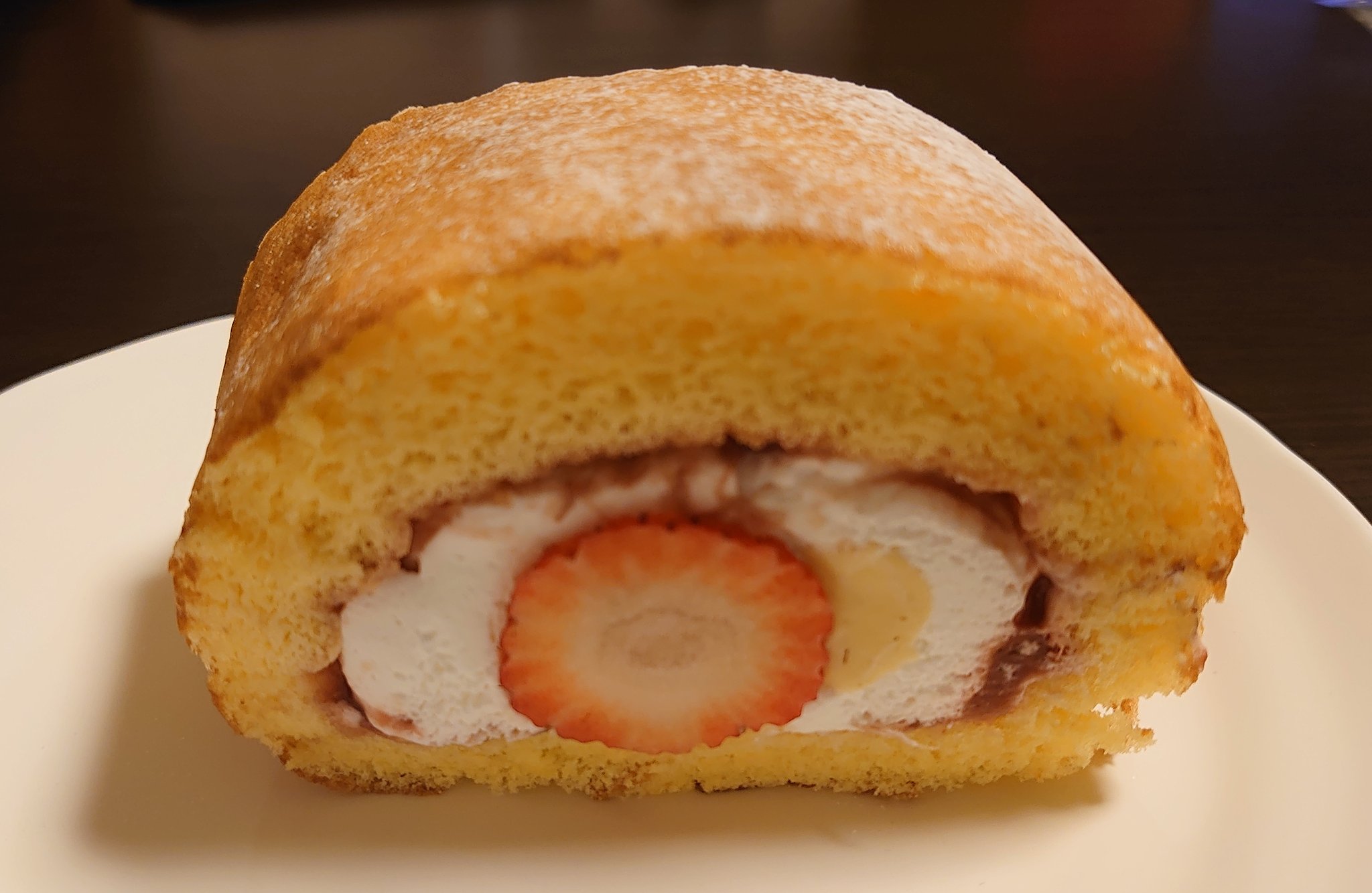みるみる Twitter पर エキュート日暮里で買った シーキューブのいちごロールケーキ ふわっとしていていちごとクリームの相性も抜群 おいしかった エキュート日暮里 シーキューブ いちご ロールケーキ T Co 4exlbfdgta Twitter
