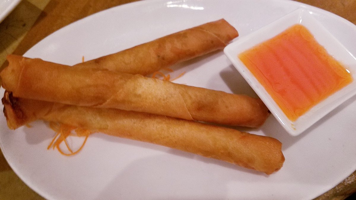 LeCountB's tweet image. #ImStuffed: Crispy Veggie Spring Rolls, Vietnamese Summer Rolls, and Chicken Panang Perfect!!! #Dinner #GootEats