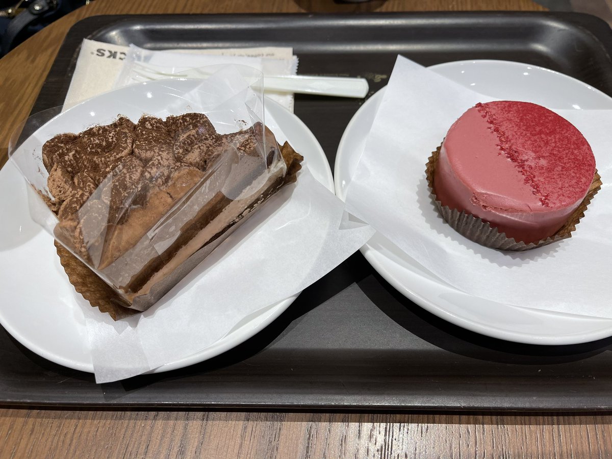 Tetsuya T 今年の初スタバは クラシックチョコレートケーキとアイスアメリカーノを注文 スターバックス アイスアメリカーノ クラシックチョコレートケーキ