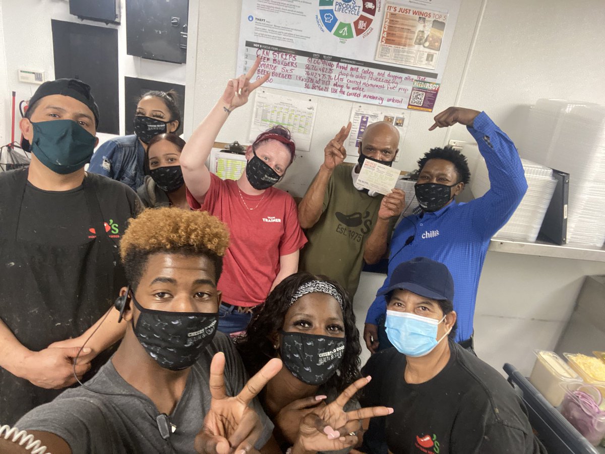 CB24435018's tweet photo. 🤩Cheers To Our #HOH on this busy Friday Night🎉💪🏾👏🏾.
 Great Communication🗣, Great Ticket Times👀, Good Looking Food🤯🤤 &amp; most importantly Happy Guest😁, with intent to return🙌🏾🙌🏾🙌🏾‼️ Thank you you guys Rock🤗👌🏾
#JCJiants  @AshleyYanez17 @Valerie13715113 https://t.co/GuWdDQi47v