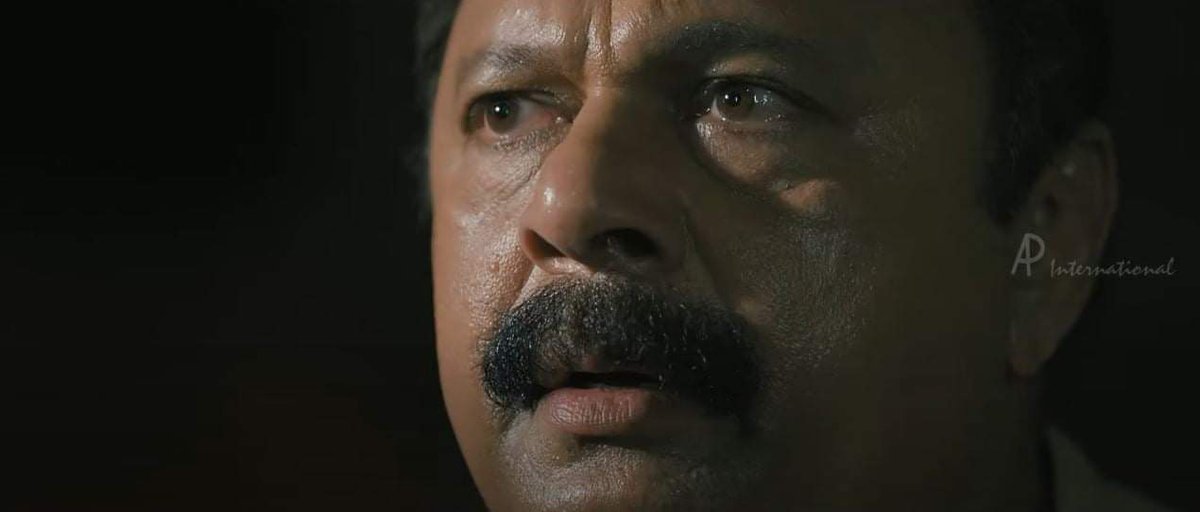 4. Reaction of other characters:A vital aspect in this whole exercise is the sudden shock of characters who always thought the hero to be a normal guy and who was completely unaware of this past. Lalu Alex's reaction in this scene is same as viewers- " What thenga is all this?"