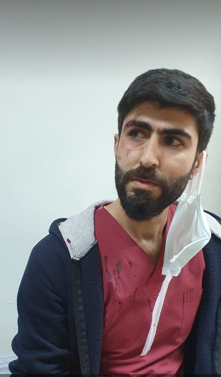 Cizre Devlet Hast. Acil Serviste görevli Hemşire arkadaşımız "Hastamızın canını acıtıyorsun" diyen 3 hasta yakını tarafından darp edildi!
İstanbul'da özel bir hast'de görevli Hemşire arkadaşımız hasta yakınlarını uyardığı için darp edildi!
Acil çözüm...
#ŞiddetVarsaSağlıkçıYok