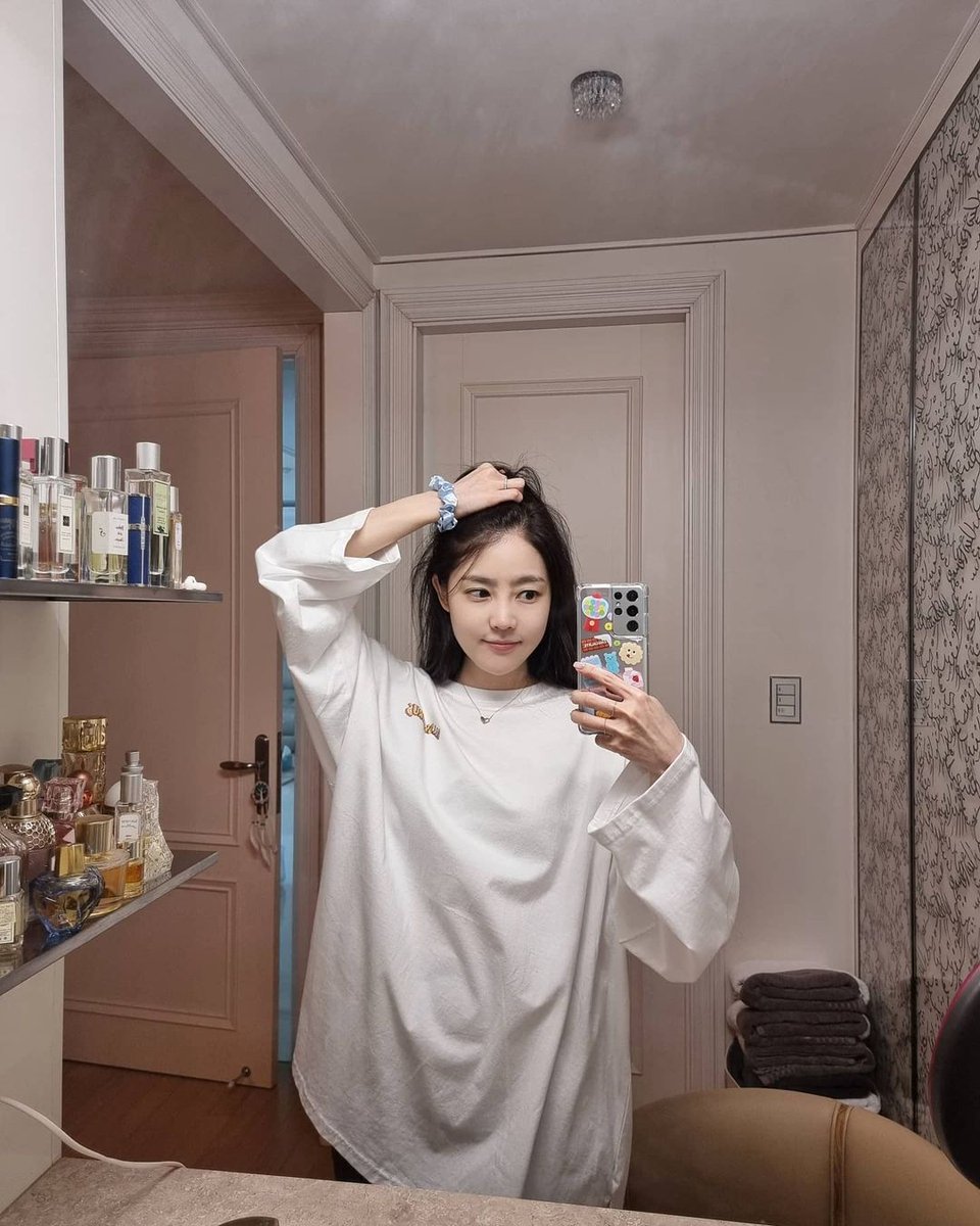 shantokkimsaeun's tweet photo. 210123 #Shantokki Instagram
Finally changed my phone ๐
I feel good, the photos come out well ๐
#GalaxyS20Ultra
#NotAnApp #MainCamera
https://t.co/rtdbDYEf1r
#KimSaeun #๊น์ฌ์ #์จํ ๋ผ https://t.co/EVCac6Tmtg