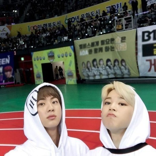 what your gallery be like if you're friends with bts — a thread;