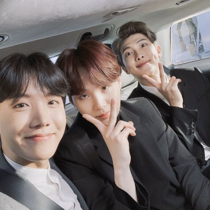 what your gallery be like if you're friends with bts — a thread;