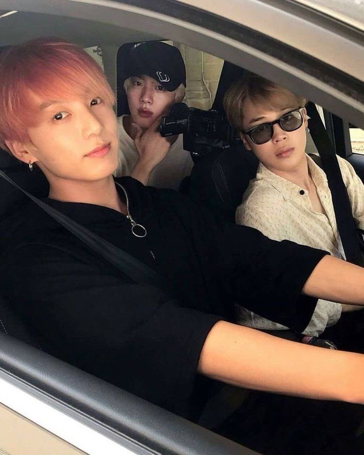 what your gallery be like if you're friends with bts — a thread;