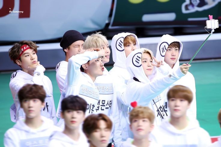 what your gallery be like if you're friends with bts — a thread;