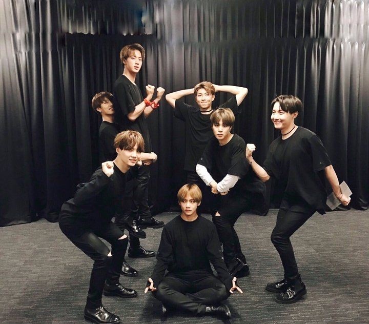 what your gallery be like if you're friends with bts — a thread;