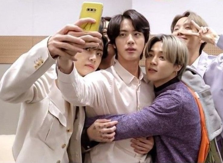 what your gallery be like if you're friends with bts — a thread;