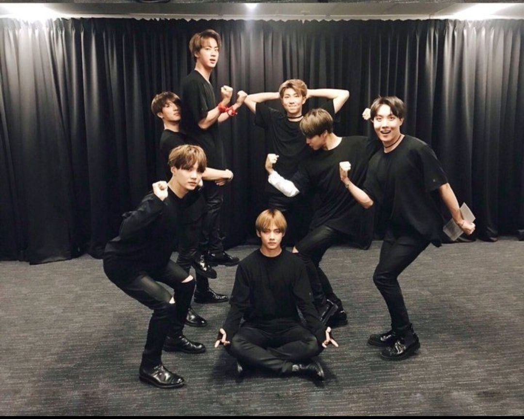 what your gallery be like if you're friends with bts — a thread;