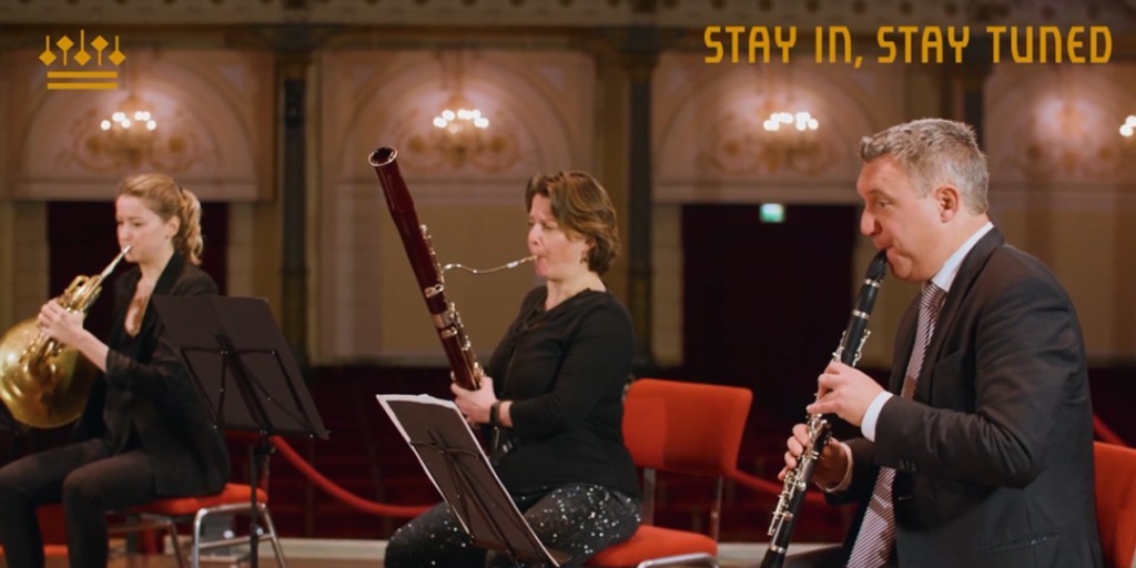ConcertgbOrkest's tweet photo. ⏰ Stay in, stay tuned - We starten vandaag met het eerste Instagramconcertje! Vanavond om 21.00 uur spelen musici van het Concertgebouworkest Beethovens Septet in Es groot, op. 20.
► https://t.co/LO2ym0v1gW
#Concertgebouworkest #stayinstaytuned https://t.co/cqxA7PLOcu