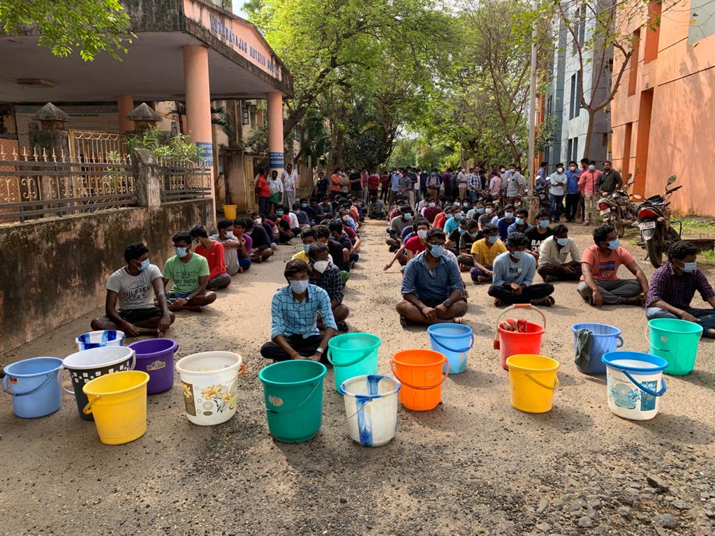 maruthuvargal's tweet photo. அரசு மருத்துவக் கல்லூரியில் அரசு கட்டணம் வேண்டும்;
 விடுதிகளை மூடாதே;
 மாணவர்கள் அவதி @CMOTamilNadu
@Vijayabaskarofl
@mkstalin @Udhaystalin @PMOIndia @MoHFW_INDIA @ikamalhaasan @SeemanOfficial @thirumaofficial @Murugan_TNBJP @draramadoss
@iVijayakant #save_doctors_annamalai https://t.co/W4ZZ6qHmpj