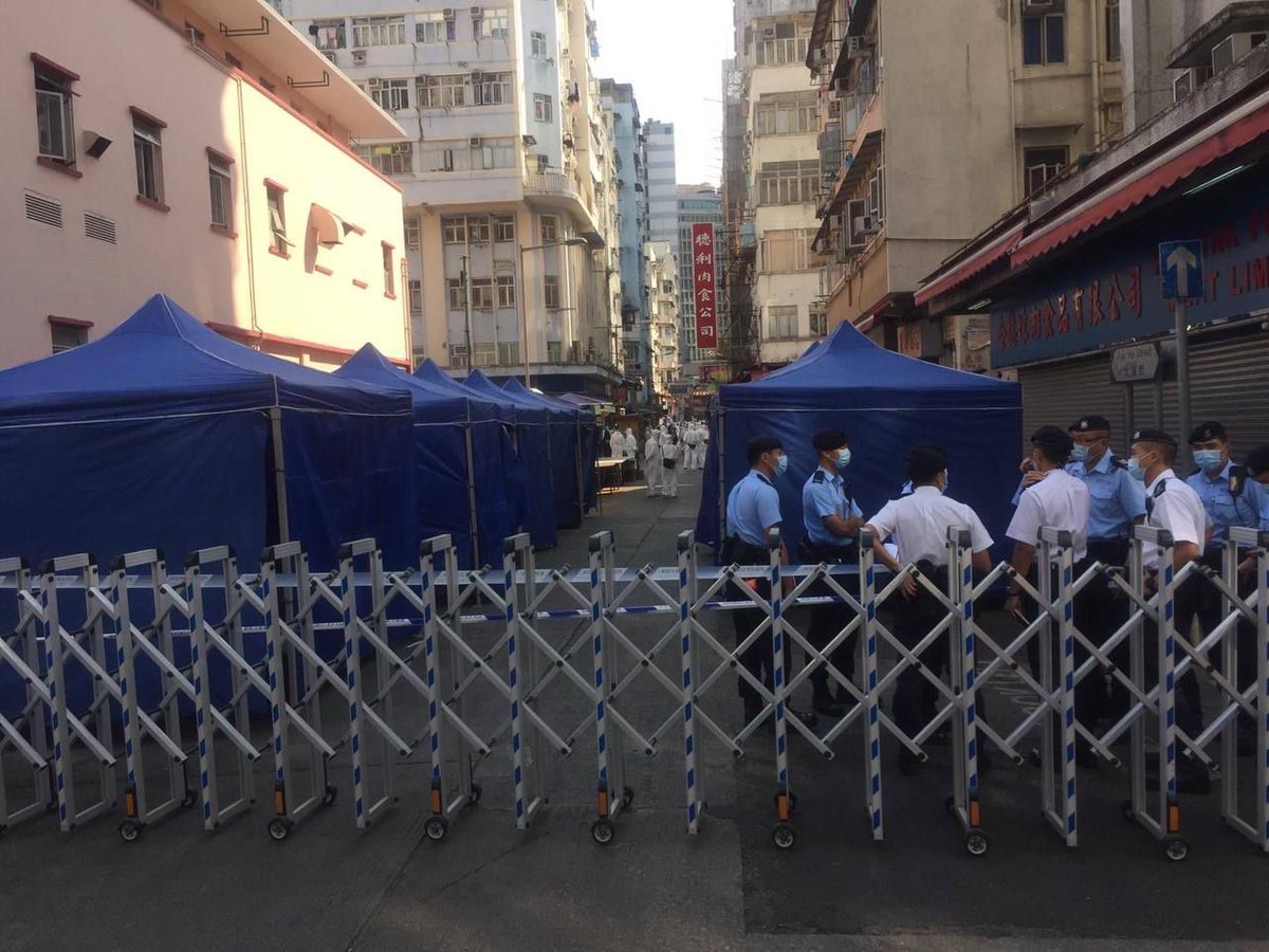 EileenEChang's tweet photo. The siege of #HongKong β the daytime after government announced a district lockdown.
#HKPoliceState
Photos source: #LocalPressHK https://t.co/iHBHes0Y7n