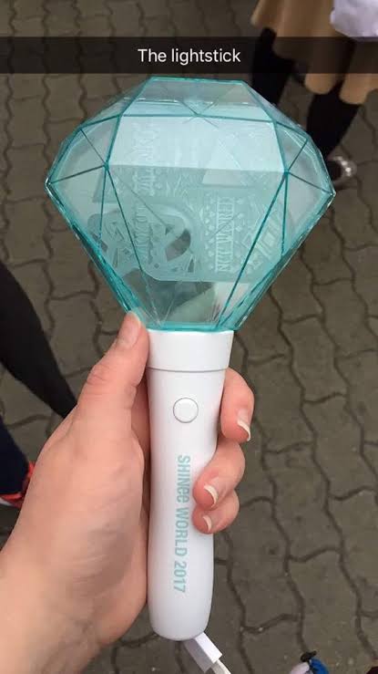 ItschoiShinelee's tweet photo. @ShotoGives SHINee Lightstick.. tysm for this give away .. God bless you always.. @MayFrenchie @MadronesShidel @princecharminho @Shishe06943482 @OJKMT69170940 @CooltureShinee @IstanSHINee https://t.co/g1CEGmnP7D