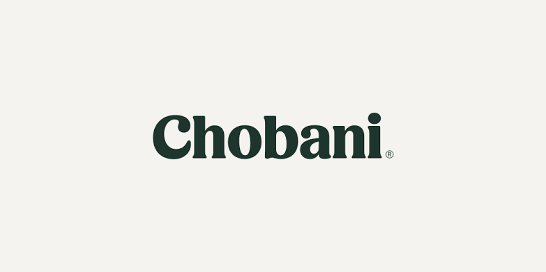 A Turkish immigrant from a poor shepherd family landed in the US at the age of 22And created a multi billion $ yoghurt brand starting from a 80 year old to be defunct factory in just 5 yearsA thread of Chobani 1/
