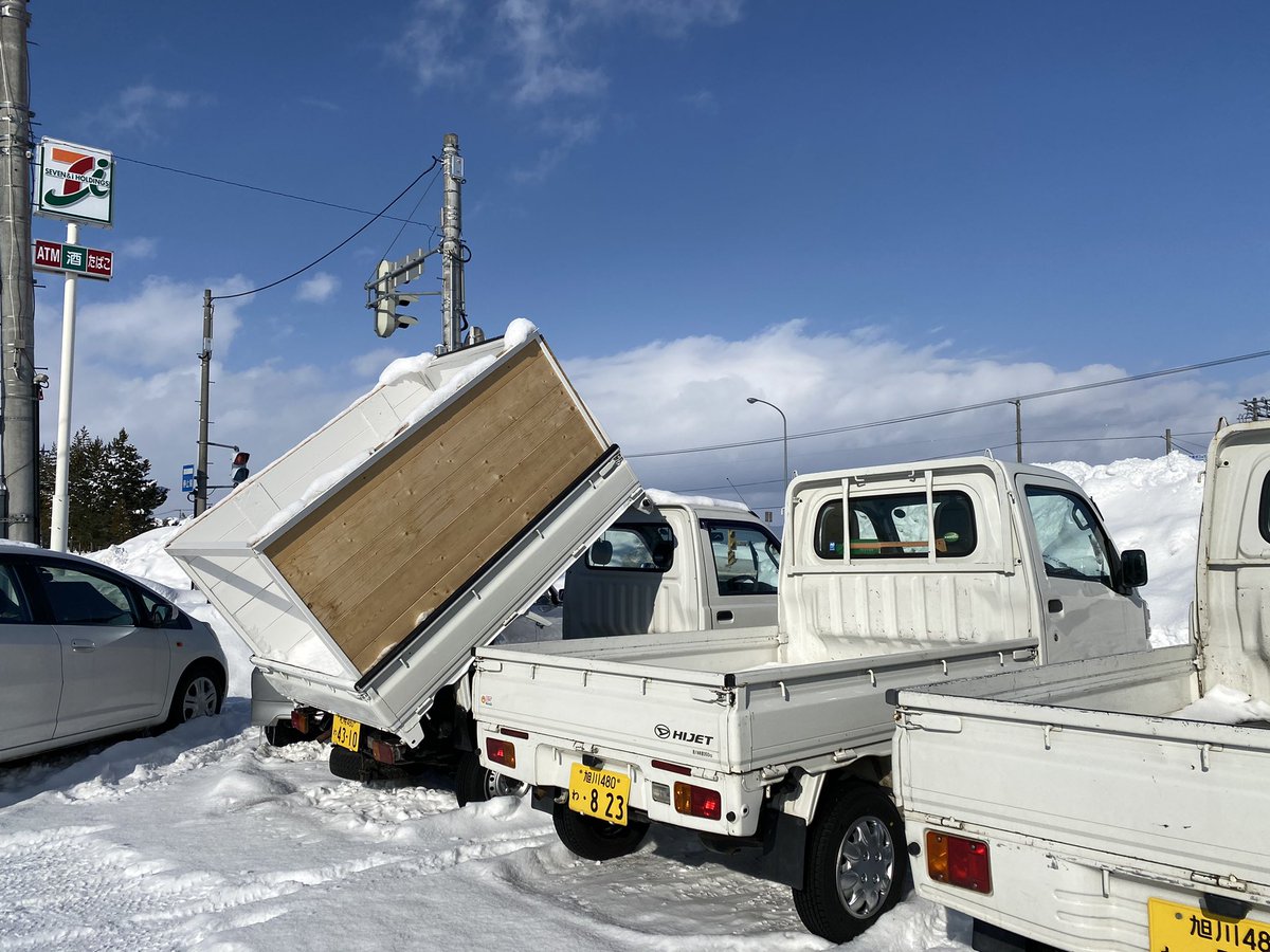 冬も大人気の軽トラック‼️ 除雪機の運搬や、少量の排雪に大活躍です