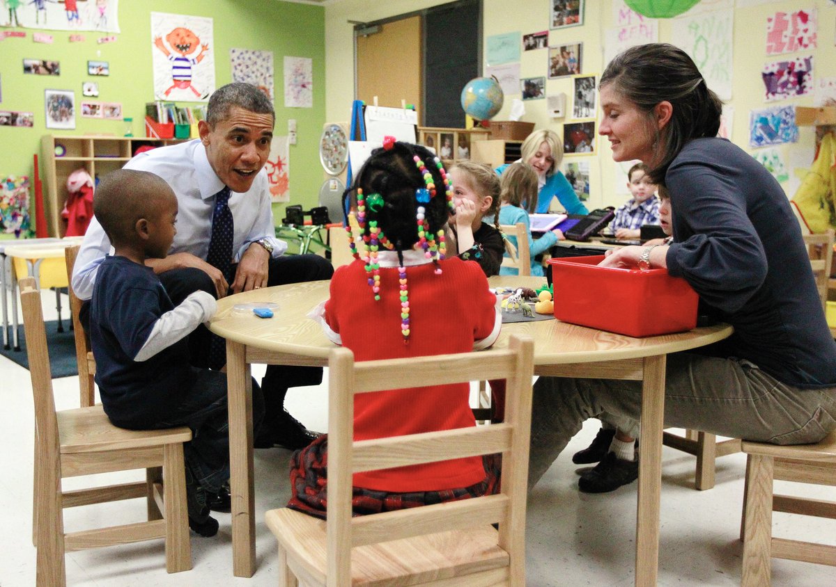 AuthorJoeNBrown's tweet photo. Can we get back to the part when #ObamaAndKids touched the hearts 💕♥️💞 of America 🇺🇸. #ObamaPlusKids = #ObamaLove 💗. #BarackAndMichelleObama https://t.co/VF1AFXNCVL