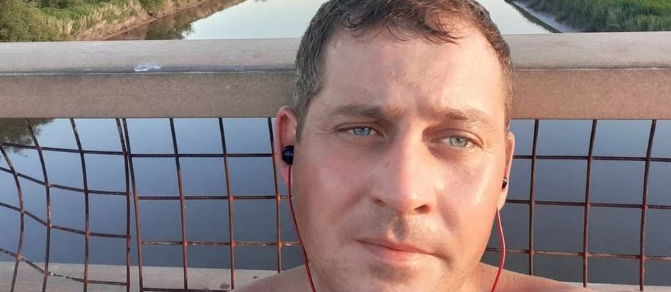 HitsLpoolNewsX's tweet photo. 'James is the best big brother in the world, we're hoping & praying someone will call us to tell us he's safe & well'
The family of missing James Miller from #Warrington make a fresh appeal to find him. He's not been seen for a month and has a history of depression.
Please RT https://t.co/vUictvmACZ