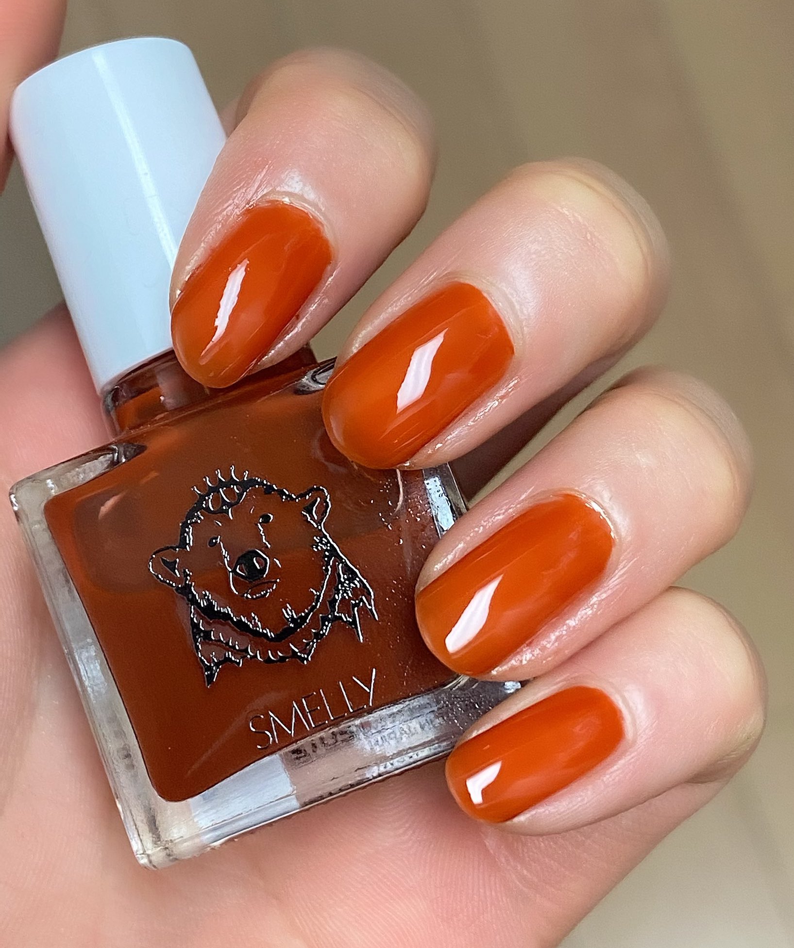 あおい Smellyのシアー マニキュア クローブ ペッパー エシャロットをそれぞれ塗ってみたよ 初スメリーだったのだけどとても塗りやすいね どれも可愛いけどエシャロットの赤ワイン色がお気に入りです この3色だとペッパーが一番 シアーかな 写真は全て