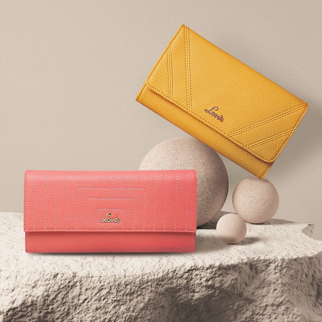 LavieWorld's tweet photo. Weekends are for shopping! 🛍
The @amazonIN Great Republic Day Sale is live! Grab jaw dropping discounts on your fave handbags! 
Have you shopped yet? Hurry up, Sale ends today!  
x
#wallets #everydayfashion #weekendalert #weekendcarry #weekendwallet #stylishwallet #trendywallet https://t.co/2qjpdhqA1w