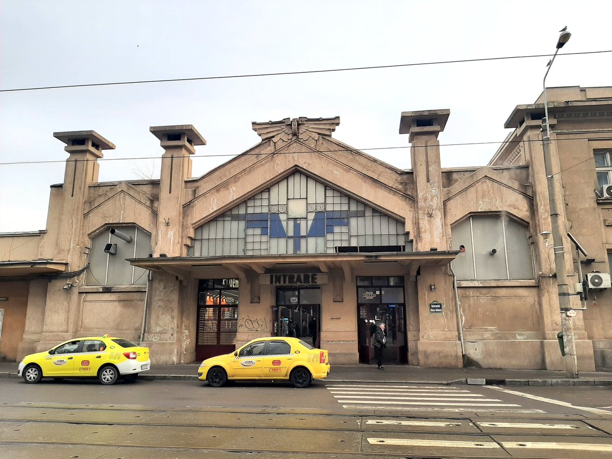 That's  #Bucharest's gritty Gara de Nord on a cold Saturday morning. Which means it's time for another little  #railway day trip!