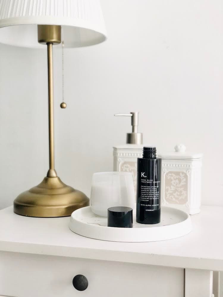 SHealthskin's tweet photo. Rossa Glow Treatment Essence by Kayman Beauty.
# INGREDIENTS
Water,Cucumber Extract,Glycerine,Beetox-H,
 Xanthan Gum,Rosa Damascena Flower Water,Alpha Arbutin,Phenoxyethanol
# Come with 2 sizes 
 30 ml (RM 45),120ml (RM 89)
dm me or click this 4 more info
https://t.co/uhqkC98N4c https://t.co/a33eM7ya6g
