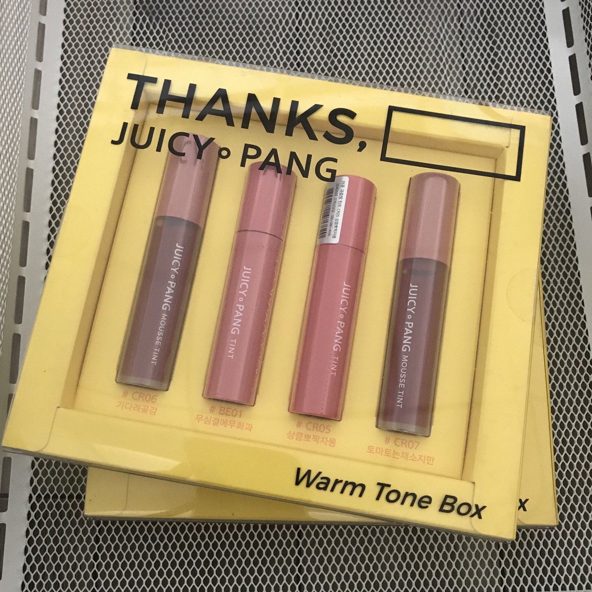 sdrfnk17's tweet photo. พร้อมส่ง - 💞 A’pieu thanks juicy pang 

➖Warm Tone
ได้ลิป4แท่ง (ไซส์จริงทุกแท่ง)

〰️เซตละ 390฿ 
〰️สั่งซื้อทางdm

#รับหิ้วเกาหลี #คสอเกาหลี #เครื่องสําอางเกาหลี #APIEU #รีวิวเกาหลี #ส่งต่อคสอ #โปรดีบอกต่อ #รีวิวเครื่องสําอาง #สกินแคร์เกาหลี #ส่งต่อเครื่องสําอาง #ชี้เป้าโปรถูก https://t.co/XdmlJJZHre