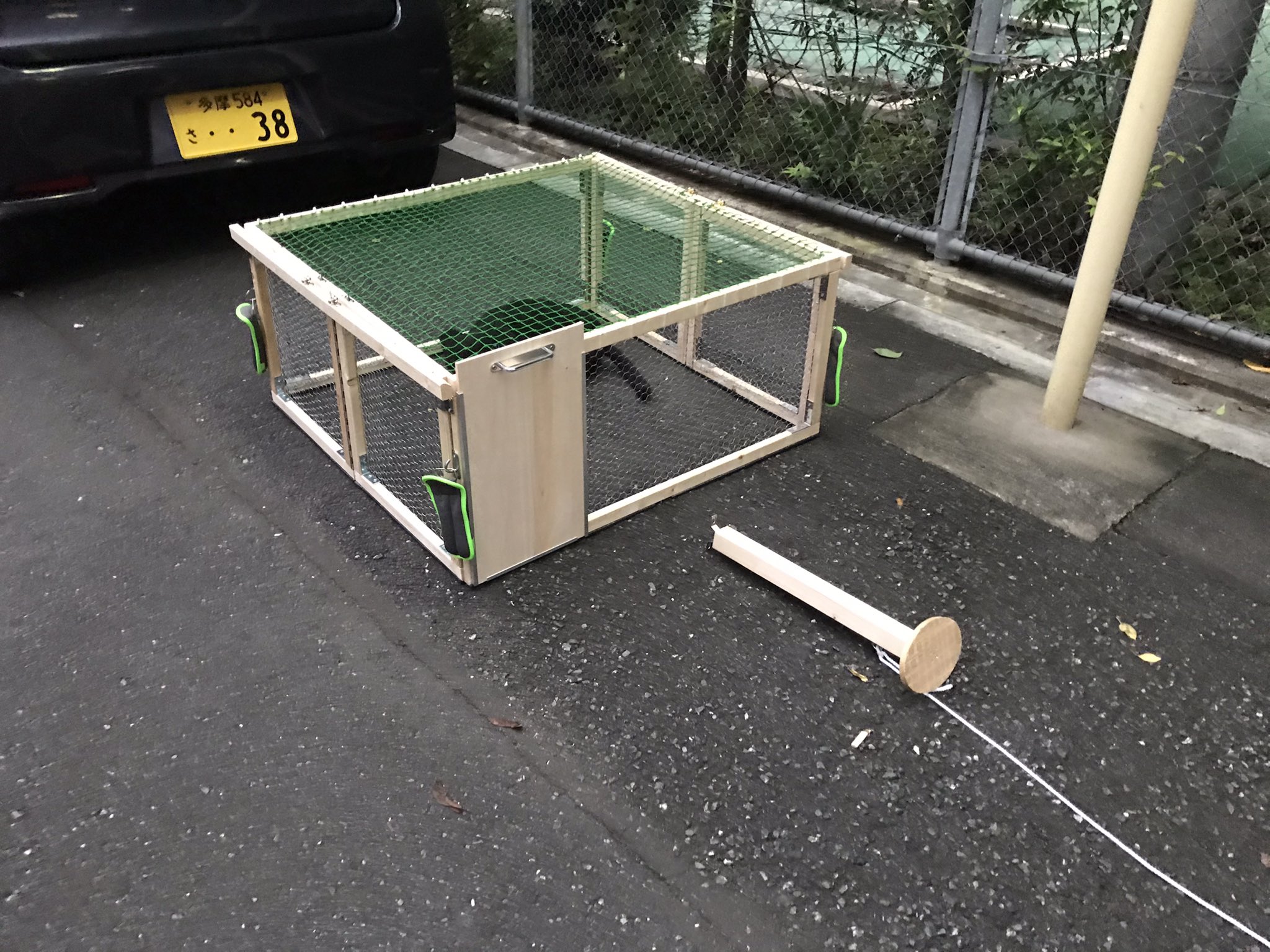 猫清水 ねこ検定監修 ほぼ毎日ねこ検定 飼主のいない猫を保護するのは大変 警戒心の強い猫や一度捕獲器で失敗した猫はなかなか捕まりません 保護活動している猫友に頼まれた ドロップトラップ 米国のユーチューブを参考に折り畳み式を作りました 一度に