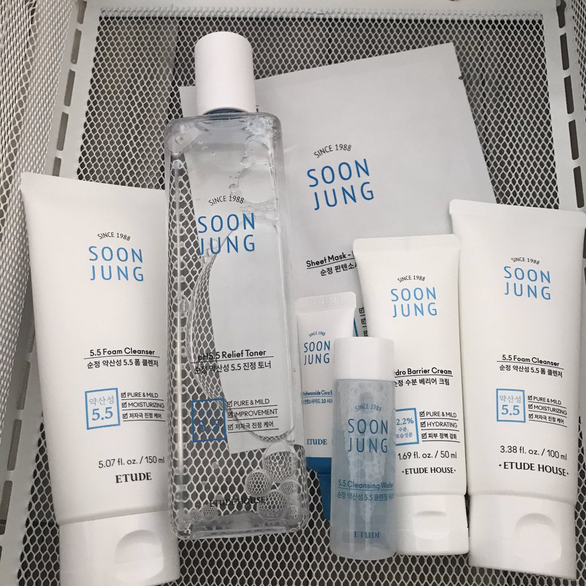 sdrfnk17's tweet photo. พร้อมส่ง💓 #ETUDEHOUSE Soon Jung set

➖เซตละ 990฿ (เซตนี้คุ้มมาก ได้ของแถมเยอะสุดๆ)

#รับหิ้วเกาหลี #ชี้เป้าโปรถูก #คสอเกาหลี  #เครื่องสําอางเกาหลี #etude #ส่งต่อ #สกินแคร์รักษาสิว #สกินแคร์เกาหลี #ส่งต่อสกินแคร์ #ส่งต่อคสอ #พร้อมส่ง #ใช้ดีบอกต่อ https://t.co/cw5uT5m5bN