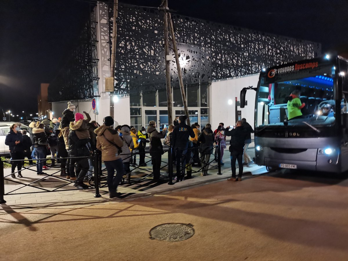 MatCorbillon's tweet photo. ✅7h30, Top départ ⛷️🏂❄️ pour nos 53 CM2 @Yann_A_B direction #SaintLégerlesMélèzes.
✅9h02-12h47, @lillefrance-@villedelyon 🚄🚂
✅13h-16h, Lyon-#SaintLégerlesMélèzes 🚍🚌 pour le chalet Les Prés Jaunes.
#classedeneige #ski #balade #randonnée #visite #animations @sainghinweppes https://t.co/2k1ROFqYml