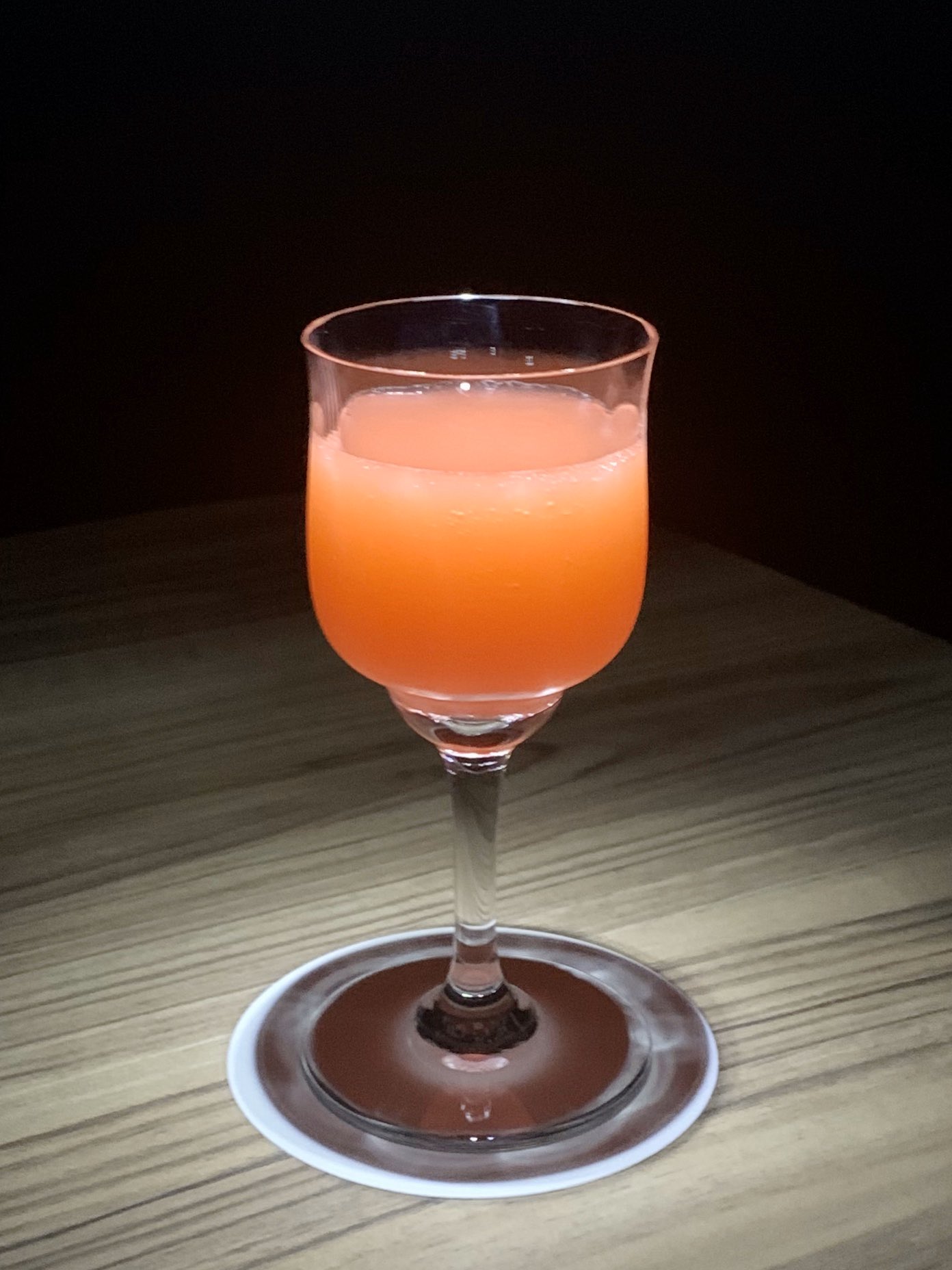 Bar Luciano ヨコハマ ジン ウォッカ アブサン オレンジジュース グレナデンシロップのショートカクテル 綺麗な オレンジ色は 横浜 の夕焼けをイメージし イギリス ロシア フランスの各国を代表するお酒と最後にアジアの ヨコハマ という名前を
