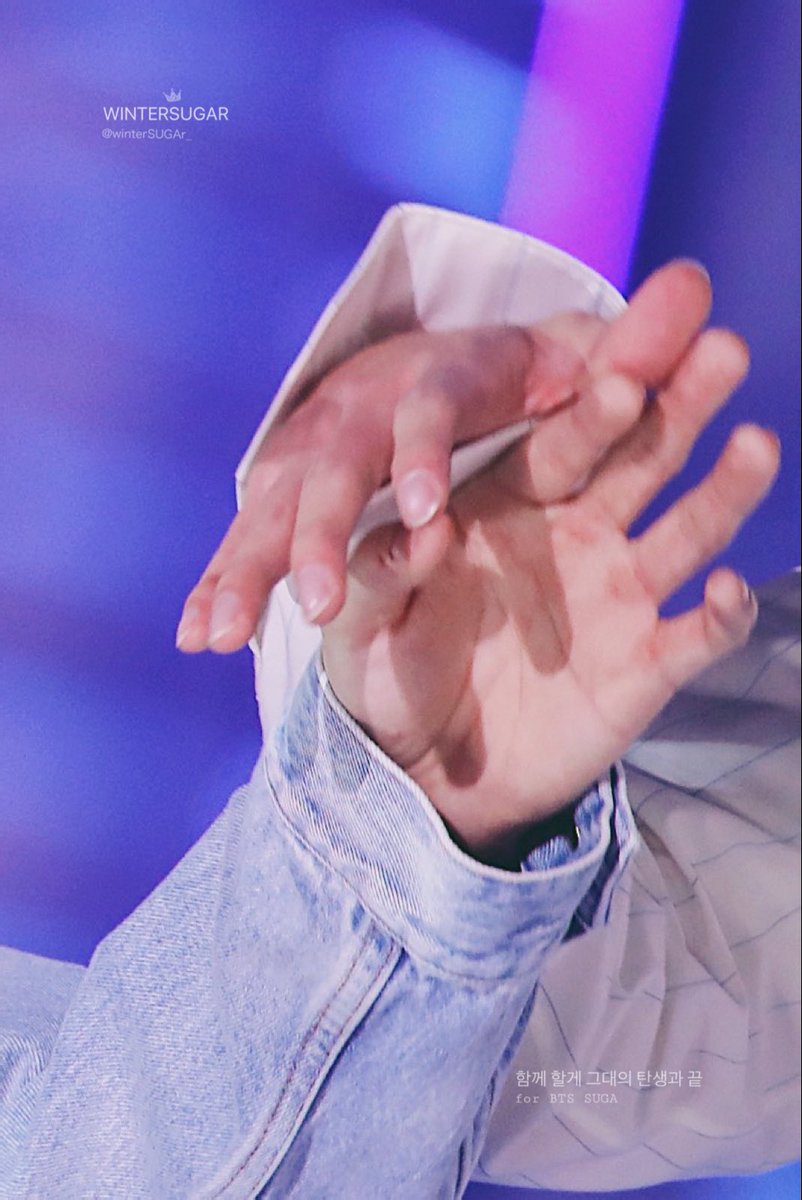 sequence thread on how yoonjin hold their hands!! 
