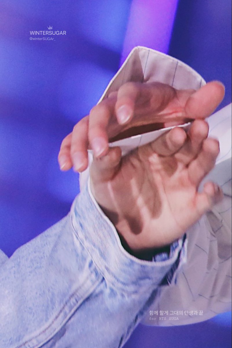 sequence thread on how yoonjin hold their hands!! 