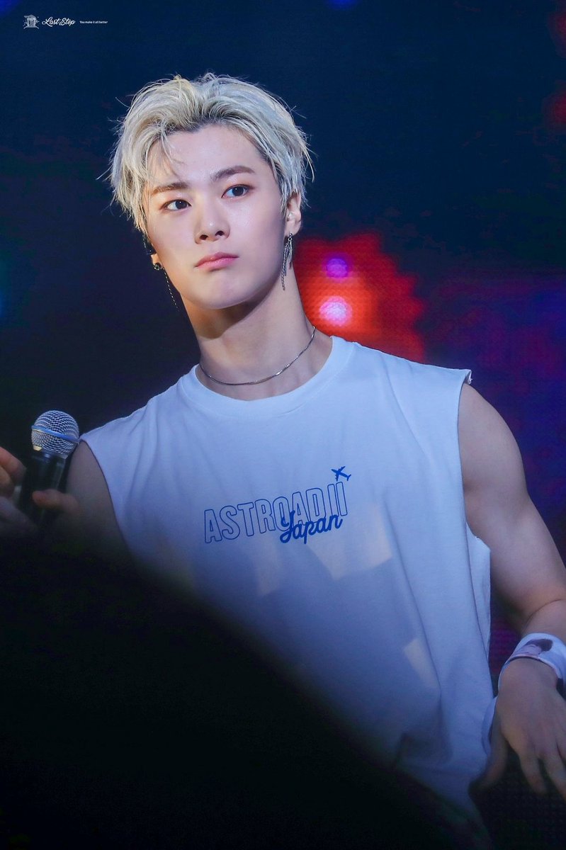 Alright let me begin by saying Astro is a VERY visual group! Each of them are so beautiful and... hot 