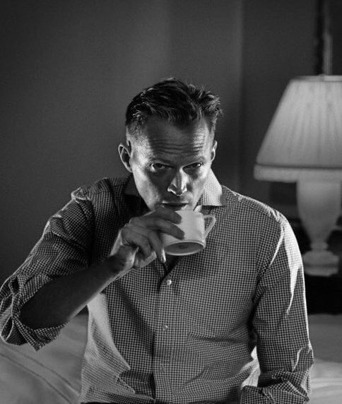 Paul Bettany as his cat Eva.(Very important thread)