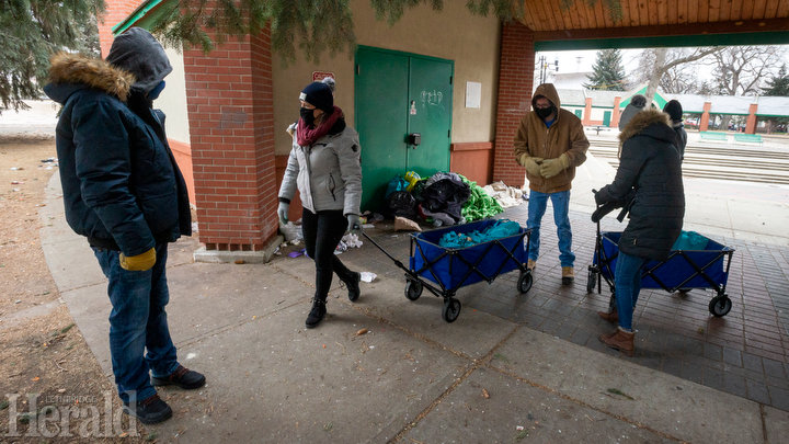 Help for those living on the streets of Lethbridge - volunteers from MyCityCare trying to offer warmth and hope to the homeless lethbridgeherald.com/news/lethbridg… #yql @mycitycarelethbridge