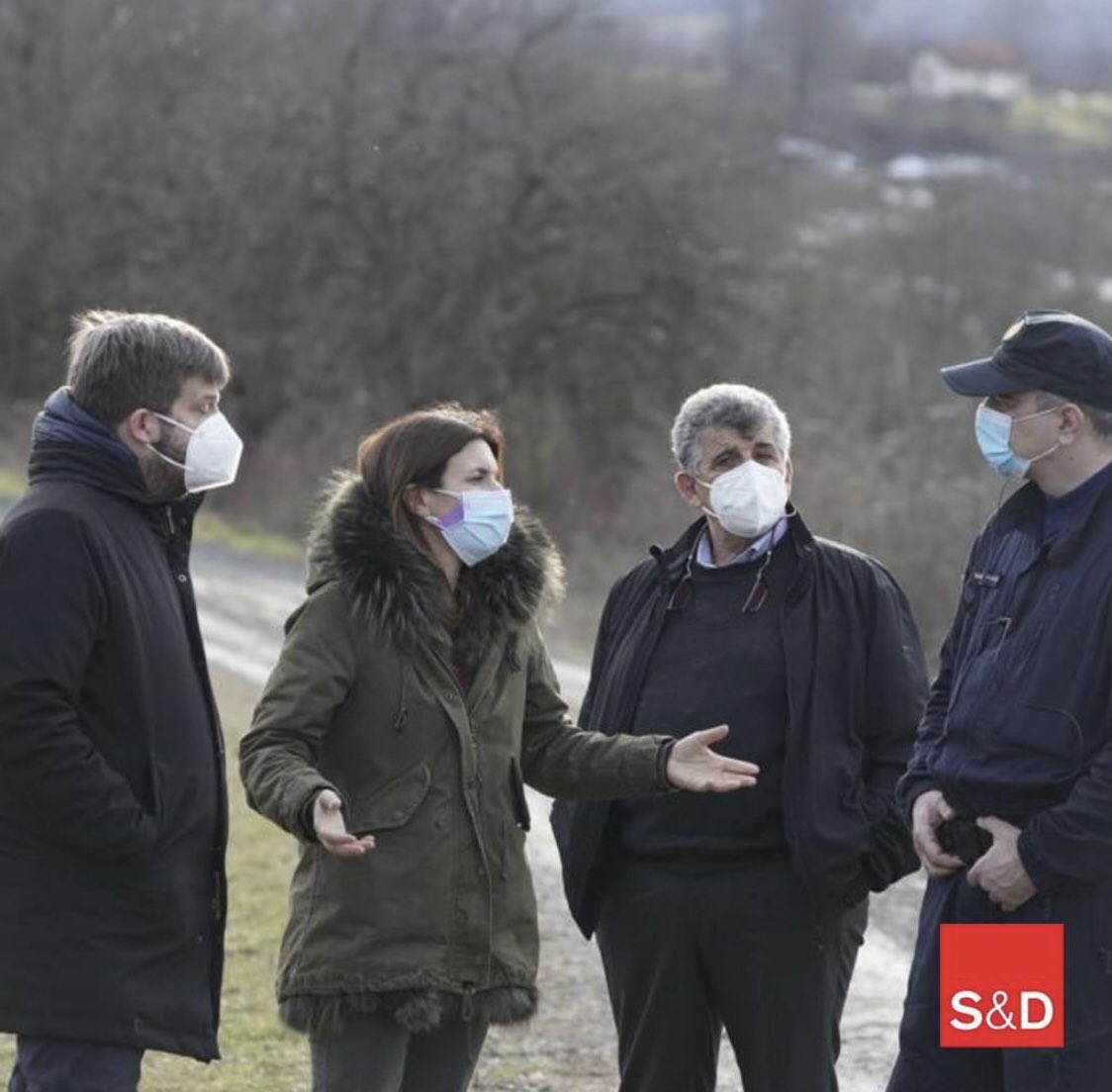 bartolopietro1's tweet photo. Fermati dalla polizia croata ben prima del confine con la Bosnia. Ispezione il confine è un nostro diritto, è un nostro dovere. #rottabalcanica #restiamoumani https://t.co/AIlmOjLoXa