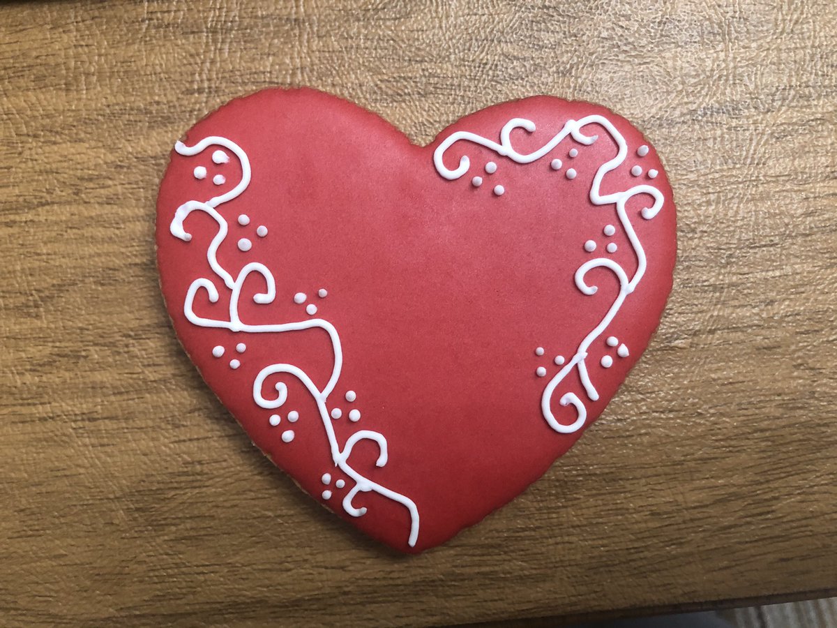 sgz102's tweet photo. #royalicing #cookies #valentines https://t.co/YkClWPk7Cq