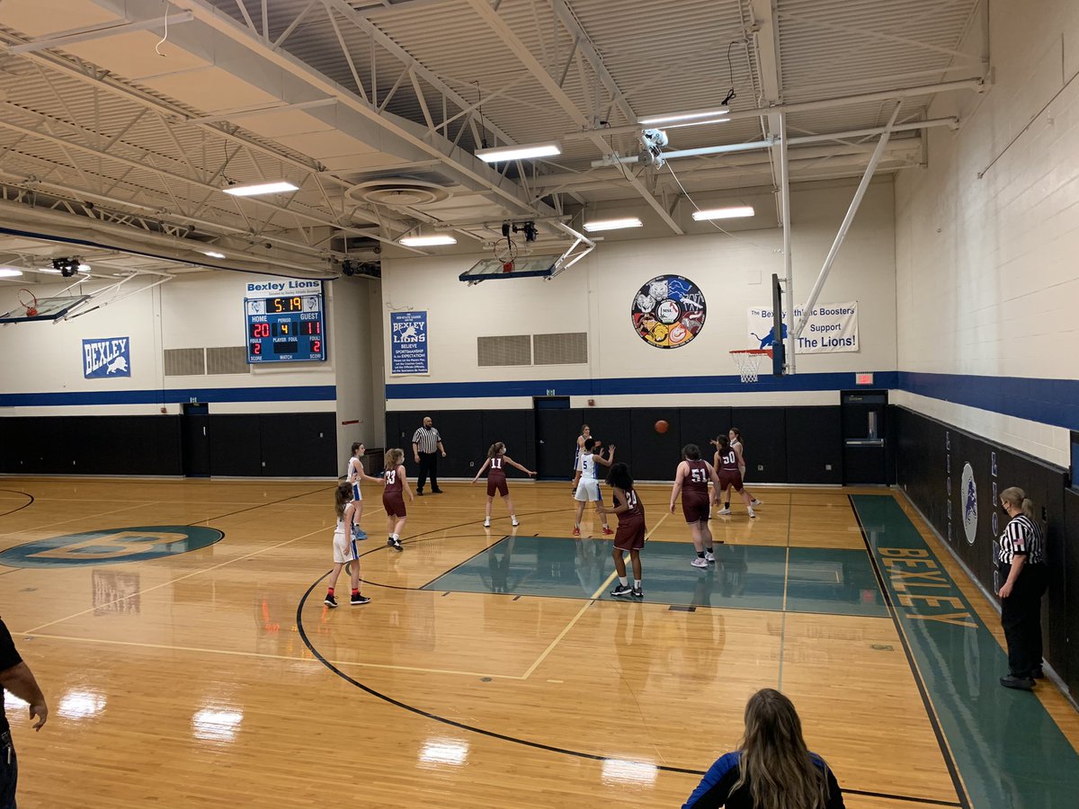 8th grade girls start fast and rely on strong defense to finish out their round 1 win against CA