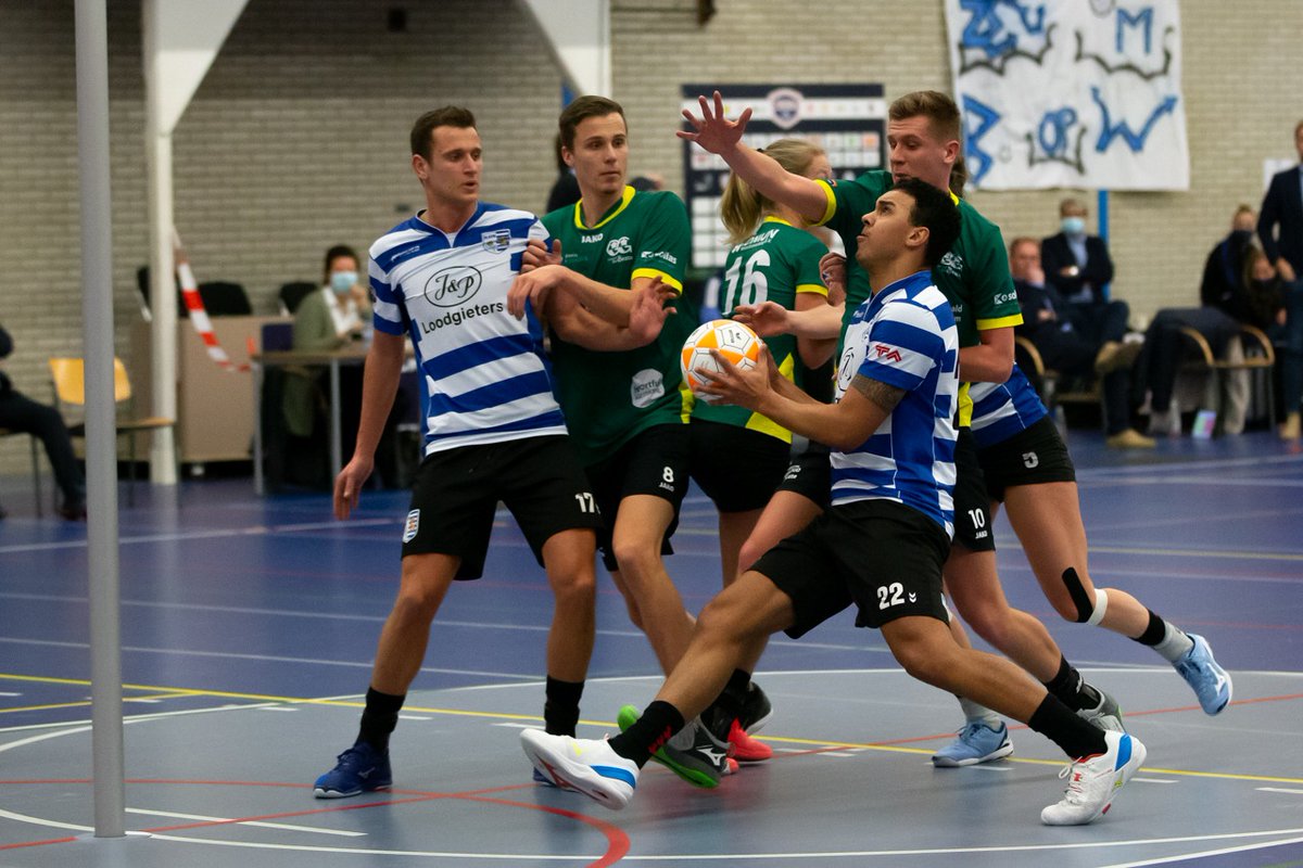 Korfbalpuntnl's tweet photo. De uitslagen: 
@dalto_korfbal - @Fortuna_Delft 19-28
@kvTOP - @DOS46 16-17
@PKCKorfbal - @oost_arnhem 46-17
@DVOkorfbal - @KCCkorfbal 26-26
@BWAmsterdam - @GG_IJskoudBeste 26-25

Morgen, 15.30 uur:
@LDODK - @KZ_Thermo4U 
#korfballeague

Foto: Ilse Schaffers, @korfbalfoto https://t.co/TbgibQ2m0g