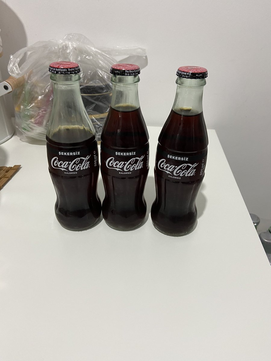 6’lı ambalajlı satın almış olduğum coca cola nın bir tanesi fotoğraftaki gibi yarım çıktı,bunun nasıl gözden kaçtığını merakla bekliyorum,dudak payı bırakılmış sanırım
<a href="/CocaCola_TR/">Coca-Cola Türkiye</a> <a href="/CocaColaTurkiye/">Coca-Cola Türkiye</a>