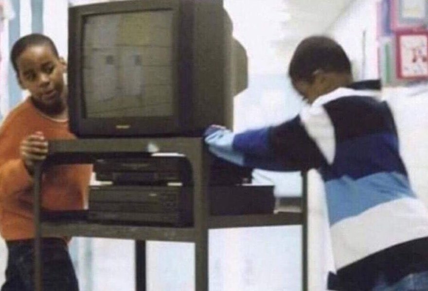 cmoitibo's tweet image. À l’ancienne tu voyais ça arriver t’étais trop heureux