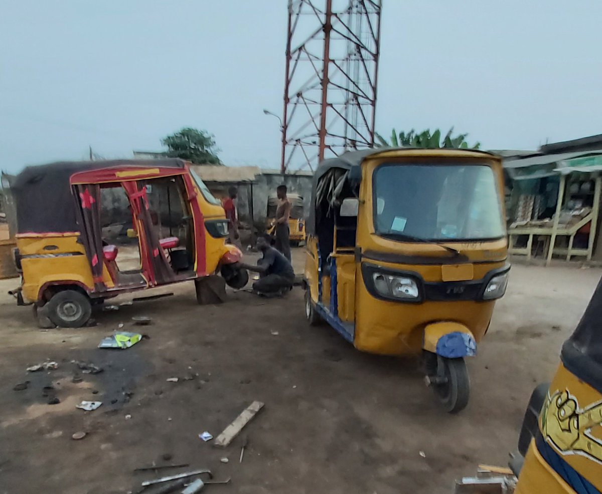 Went on a fact finding about keke repair...for a fact....the income is on the average of 10k per day....if u are in good location, diligent and not disappointing ur clients it could be more.....that's average of 200k per month...No bank pays that for fresh graduates.