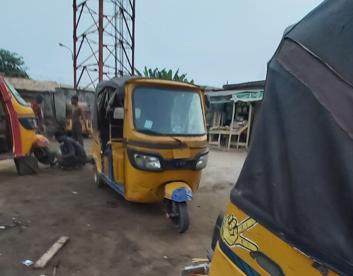 Went on a fact finding about keke repair...for a fact....the income is on the average of 10k per day....if u are in good location, diligent and not disappointing ur clients it could be more.....that's average of 200k per month...No bank pays that for fresh graduates.