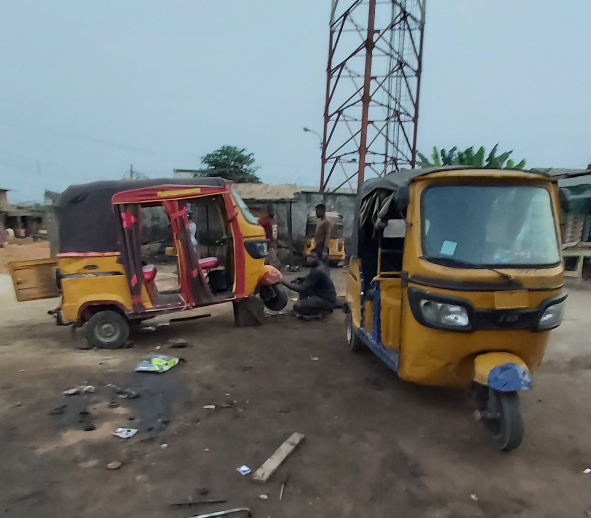 Went on a fact finding about keke repair...for a fact....the income is on the average of 10k per day....if u are in good location, diligent and not disappointing ur clients it could be more.....that's average of 200k per month...No bank pays that for fresh graduates.