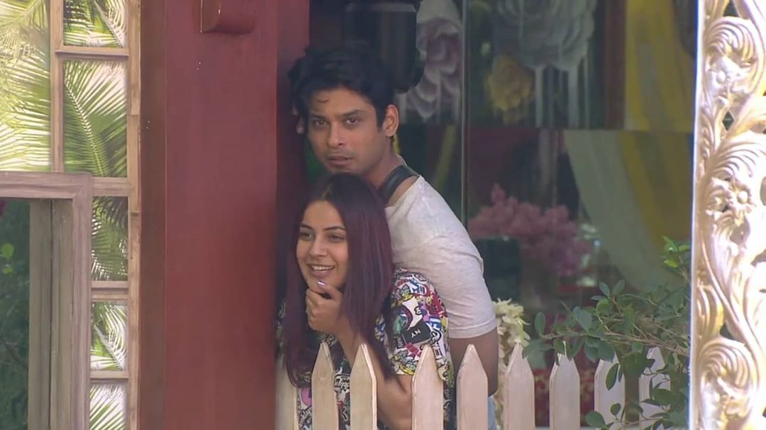 30) I love you both because you two are too cute..  @sidharth_shukla  @ishehnaaz_gill  #SidNaaz