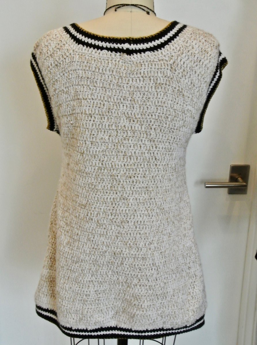 SIEDAHGARRETT's tweet photo. Here is my latest original piece which I #crocheted from #cashmere #yarn, and added two embroidered designs for flair! Yes, you can do it too! 
#siedahcreations #crochet #crocheter #crocheters #crochetdesigner #hobbies #DIY #crafts #handmade #creatives #Style #SaturdayVibes #OOTD https://t.co/3iHf2dNeOe