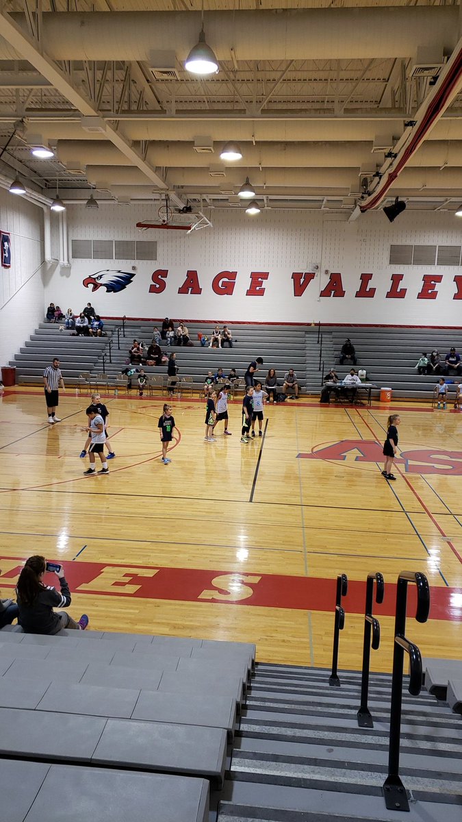 wanda_pinnow's tweet photo. Third grade BB.  So fun to watch. https://t.co/BTkscJIAr9