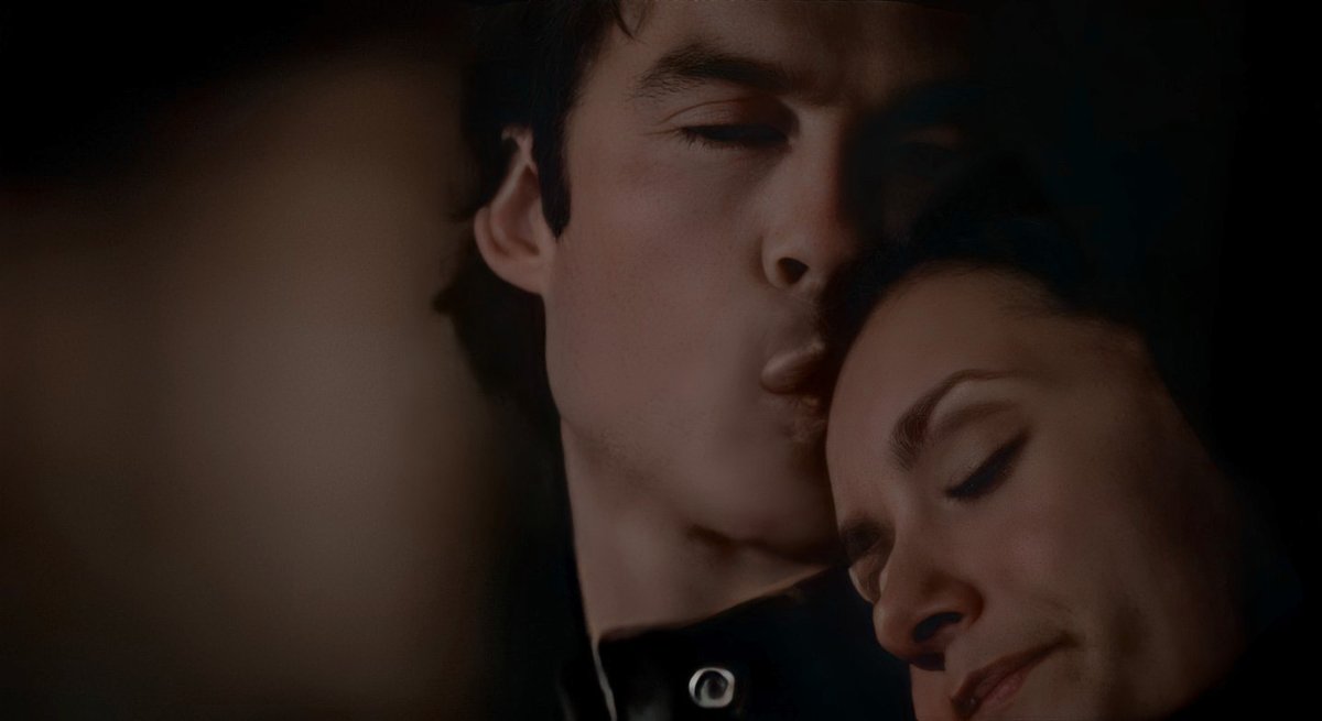 Damon beijando a testa da Elena e a coisa mais fofa e preciosa que vocês vã...
